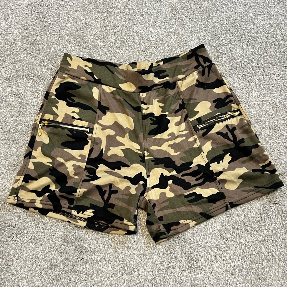 Camo spandex shorts. Size L/XL